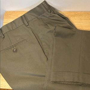 Dockers Men's Olive Chinos